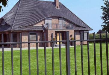 Großzügiges Einfamilienhaus mit Pool