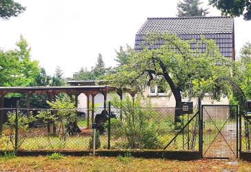 Modernisiertes Einfamilienhaus mit viel Nutzfläche, Garten und Werkstattpotenzial nahe Berlin-Buch
