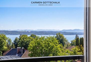 PANORAMA. SEE. ALPEN. ZUHAUSE. Familienvilla mit großem Garten, nur fünf Gehminuten zum See.