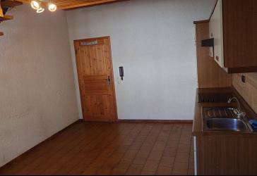 2-Zimmer-Wohnung mit Dachgeschosszimmer - Nachmieter gesucht in Frankfurt Nieder-Erlenbach