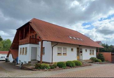 Erstklassige Single Wohnung mit Balkon im 1.OG / DG eines Komforthauses, in ruhiger bevorzugter Wohnlage von Rohrbach (Sackgasse)