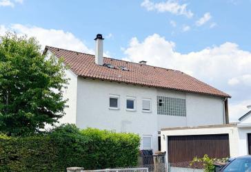 Großzügige 4,5-Zi. Eigentumswohnung in einem 3-Familienhaus mit Gartenanteil und Garage in Neu-Ulm (kein Stadtteil)