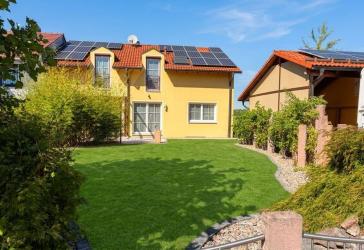 Traumhaft schön & großzügig: Ihr neues Familienglück mit unverbaubarem Weitblick in Mühldorf