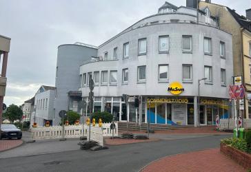 Maisonette-Wohnung (3.5-Zimmer) mit großzügiger Dachterrasse, Kamin, Aufzug und Tiefgaragenstellplatz mitten in der City...