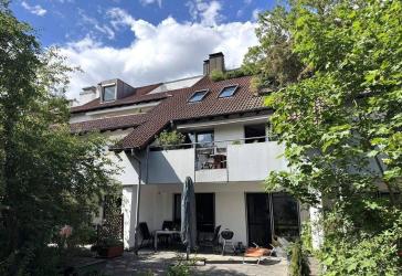 Großzügige 2-Zimmer-Wohnung mit Südbalkon und TG-Stellplatz, in beliebter, zentrumsnaher Wohnlage, Nähe Lorlebergplatz