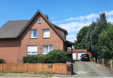 Ein-/ Zweifamilienhaus mit Doppelgarage in Borstel