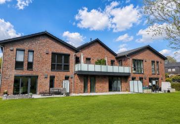 Wunderschöne 4 Zimmer Wohnung im Dachgeschoss mit Blick ins Grüne