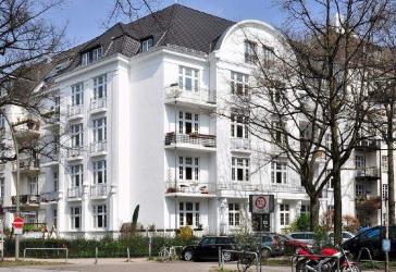 Zeitlose Pracht: Großzügiges Altbau-Refugium in begehrter Alsternähe