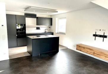 Exklusive Wohnung mit Einbauküche in Riol