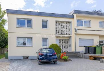 Großzügiges Zweifamilienhaus auf 812 m² Grundstück mit gepflegter Gartenidylle