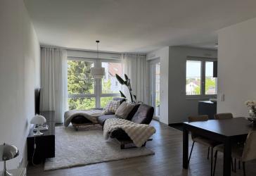 Helle 3-Zimmer-Wohnung mit Balkon, Bad en suite & Gäste-Duschbad