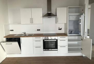 Ab sofort frei / 2,5-Zimmer-Wohnung im Obergeschoss / Einbauküche / Fußbodenheizung / Balkon / Abstellraum