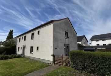 Doppelhaushälfte mit schönem Garten