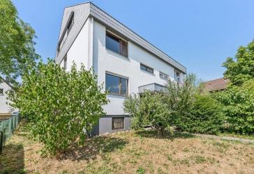 Viel Raum für Ihre Ideen - großzügige Doppelhaushälfte mit Garten in LE-Stetten