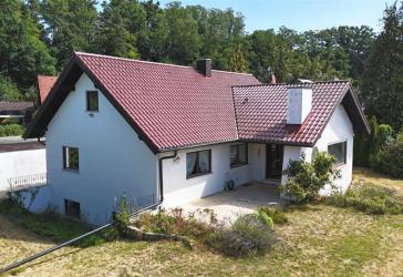 Wohnen am Feldrand - äußerst gepflegter Bungalow mit großem Garten in Steinbach