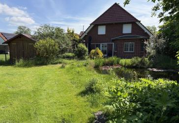 Schickes Landhaus mit sehr großem Grundstück - ohne Käuferprovision