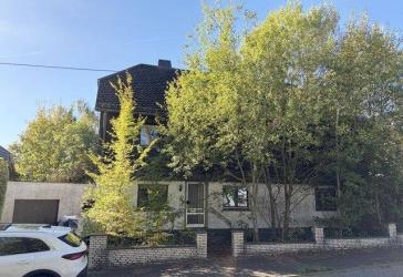 PROVISIONSFREI für Erwerber (Zwangsversteigerung): Großes Einfamilienhaus (Leerstand) in Hellenthal
