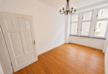 Frisch sanierte 5 Zimmer Altbauwohnung
