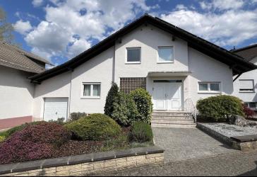 1,5 stöckiges Einfamilienhaus mit Garage in Malsch