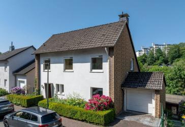 Viel Platz, viele Möglichkeiten | Einfamilienhaus mit Einliegerwohnung & 4 Schlafzimmern
