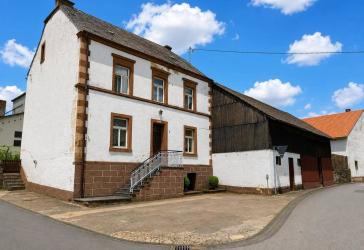 Bauernhaus mit viel Ausbau-Potential zu verkaufen!