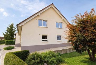 Moderne Doppelhaushälfte mit Garten in Bietingen