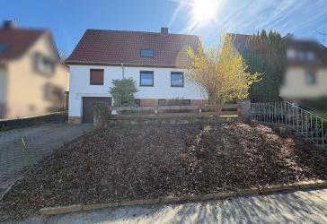 Charmantes Zweifamilienhaus mit großem Grundstück in Bad Salzdetfurth