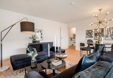 Modernisierte 3 Zimmerwohnung mit Balkon und Stellplatz