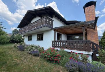 WOHNEN IN DER HALLERTAU - GROSSZÜGIGES EINFAMILIENHAUS MIT GARTEN IN RUHIGER SIEDLUNGSLAGE