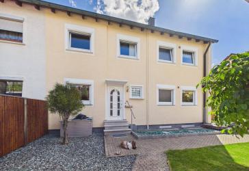 Gepflegtes Zweifamilienhaus mit Garten, Balkonen und Platz | Großbettlingen