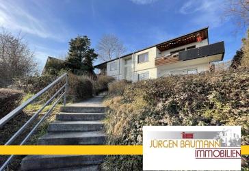 Österberg! 2,5-Zimmer-Wohnung mit Loggia, Balkon und kleinem Gartenanteil