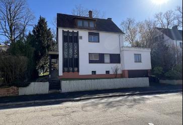 Großes Einfamilienhaus mit Eigentumsgrundstück auf dem Lämmchesberg