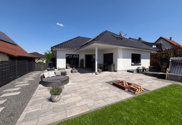 Komfort auf einer Ebene: Energieeffizienter 4-Zimmer-Bungalow mit großzügiger Terrasse