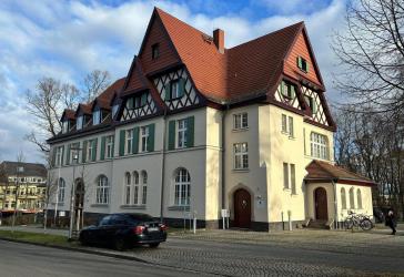 Wohnen im Denkmal: frisch sanierte 143-m²-Dachgeschosswohnung mit Haus-im-Haus-Charakter
