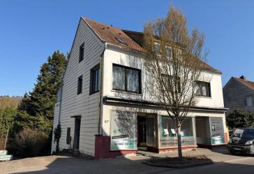 Wohn- und Geschäftshaus mit Pool und parkähnlichem Grundstück in Niederwürzbach zu verkaufen
