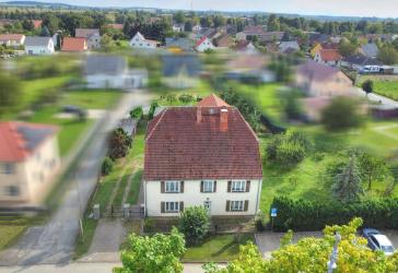 Großzügiges Mehrfamilienhaus mit Geschichte, 3 Wohnungen und großem Garten