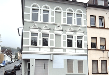 Attraktives, modernisiertes 3-Familienhaus mit Gewerbeeinheit und Doppelgarage in Iserlohn