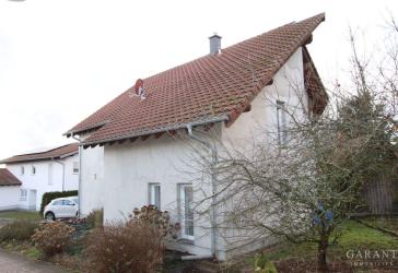 Ein- bis Zweifamilienhaus mit Urlaubsfeeling - Einziehen und den Sommer im eigenen Pool genießen!