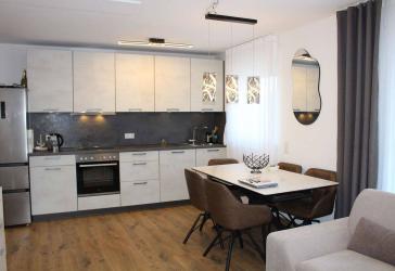 Tolle, moderne 3-Zi.-Wohnung mit Balkon, incl. Einbauküche, in beliebter Wohngegend von Deggendorf zu vermieten.