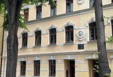 SANIERTE 4-ZIMMER-DACHGESCHOSSWOHNUNG IM STADTZENTRUM