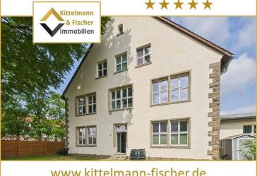 Wohnen im Grünen! Moderne 3 Zimmer Wohnung mit Garten, Terrasse, Balkon, Einbauküche und Gäste-WC!
