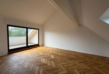 Großzügige 3-Zimmer-Wohnung mit Loggia, Parkett und Klimaanlage in Saarlouis