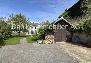 Freistehendes Einfamilienhaus mit Garten und großer Garage in Hückelhoven-Baal