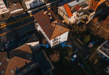 WOHNUNG AM SCHLOSS MIT EIGENEM GARTEN - SANIEREN & EINZIEHEN!