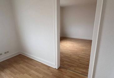 Gemütliche 3-Zimmer-Wohnung: Wohnküche, Loggia, Bad mit Fenster, großer Keller
