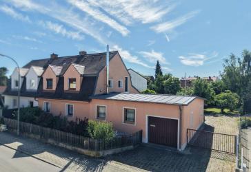 Kapitalanlage und Entwicklungspotenzial vereint - teilvermietetes Zweifamilienhaus in ruhiger Lage!