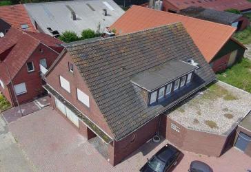 Zweifamilienhaus mit Gewerbeeinheit! Eine WE vermietet eine WE leerstehend und leerstehende GE