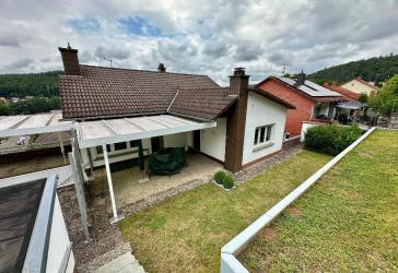 +++Panoramablick in unverbaubarer Lage: Charmantes Einfamilienhaus mit kleiner Einliegerwohnung, Terrassen, Garten, Garage in ruhiger, idyllischer Lag