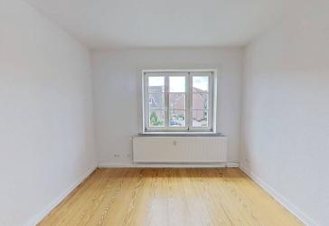 Schöne 2-Zimmer-Wohnung mit großer Küche, Wannenbad und viel Lichteinfall