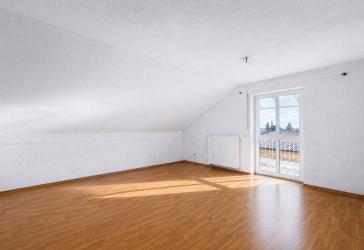 Wohnen mit Lebensqualität - Charmante DG-Wohnung mit zwei Sonnenbalkonen in zentraler Lage